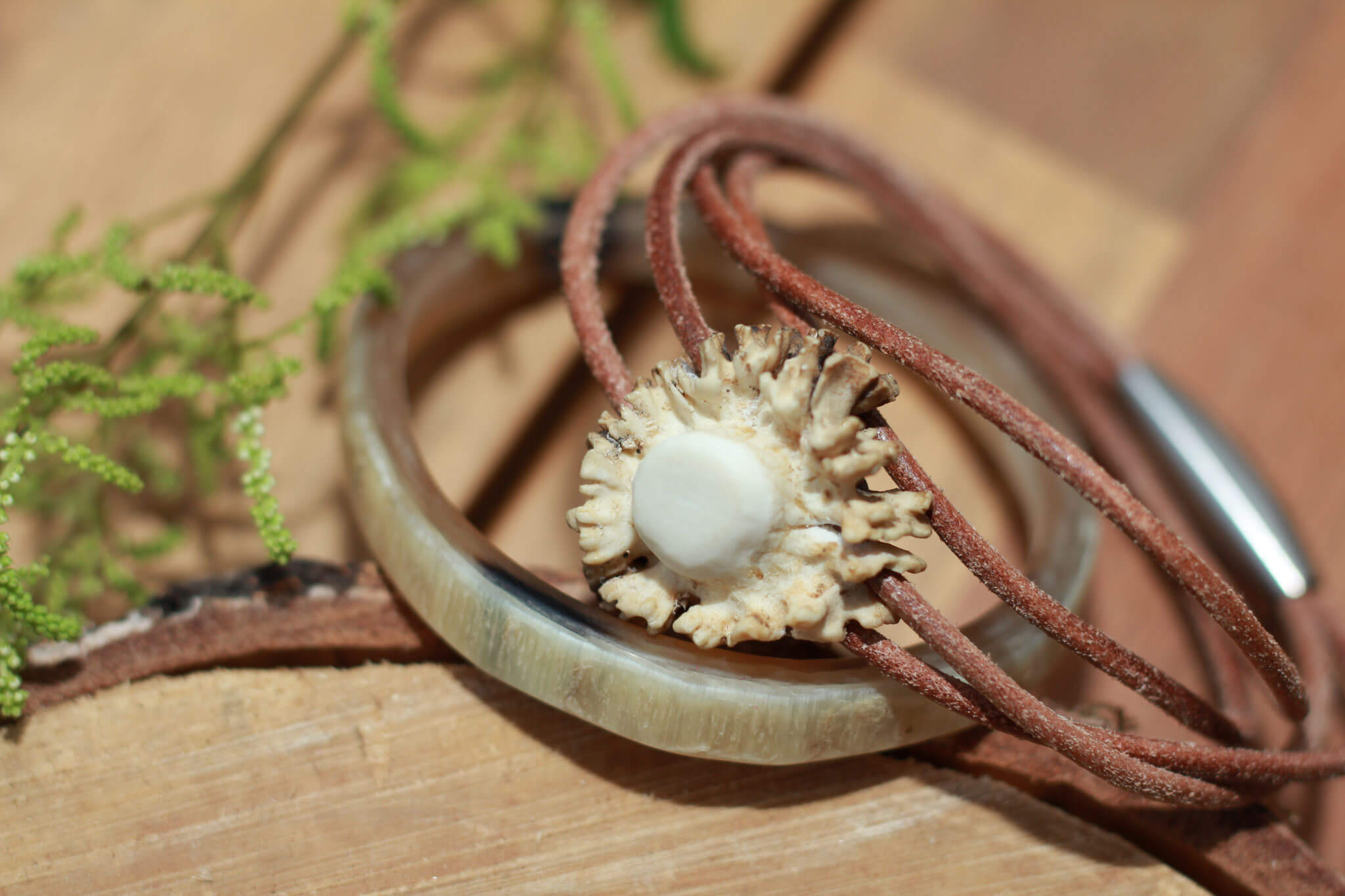 Herrenarmband Horn in verschiedenen farbigen Rundledern mit Edelstahlmagnetverschluss 49,-€