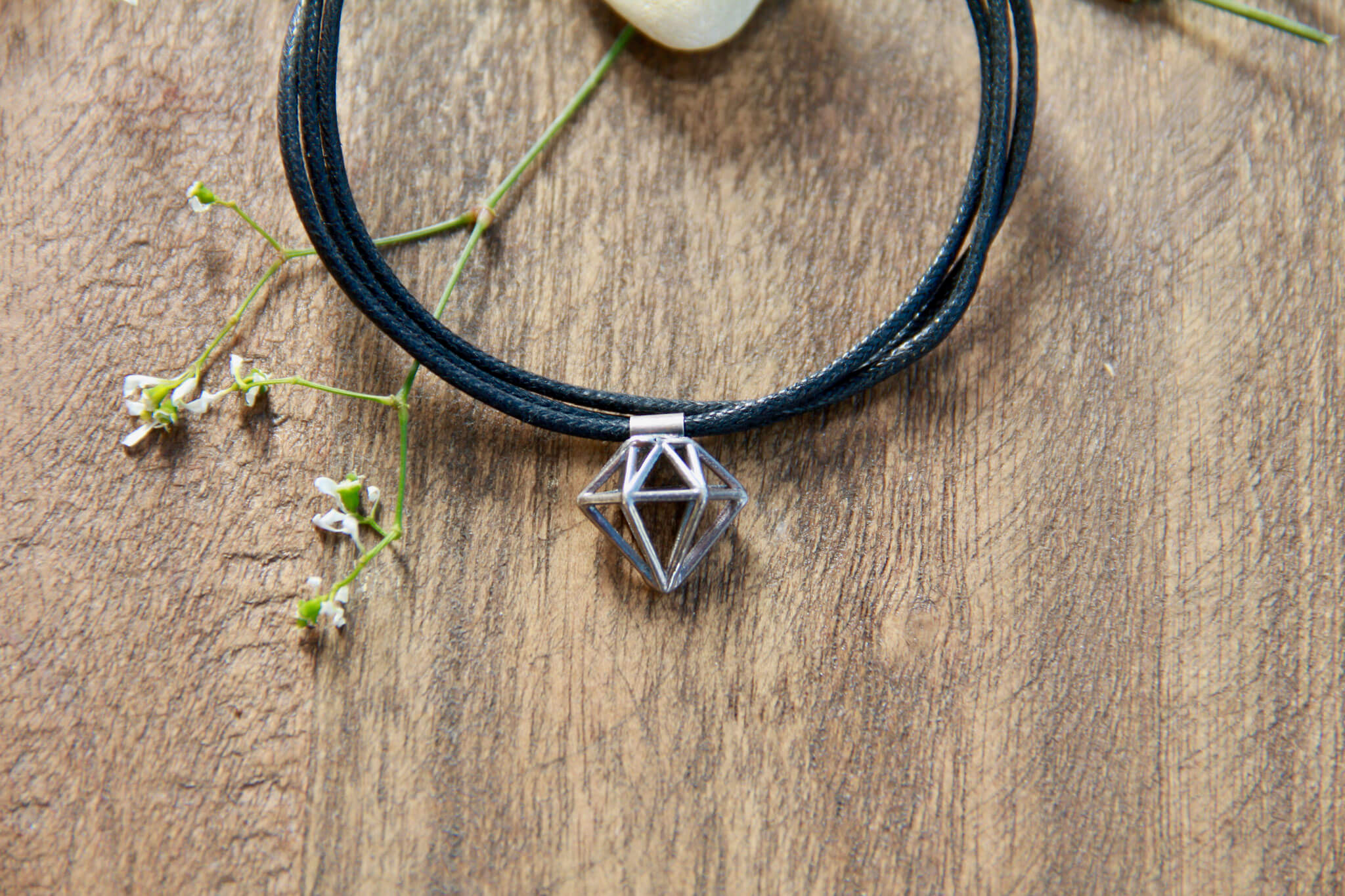 Armband mit geometrischen Anhänger